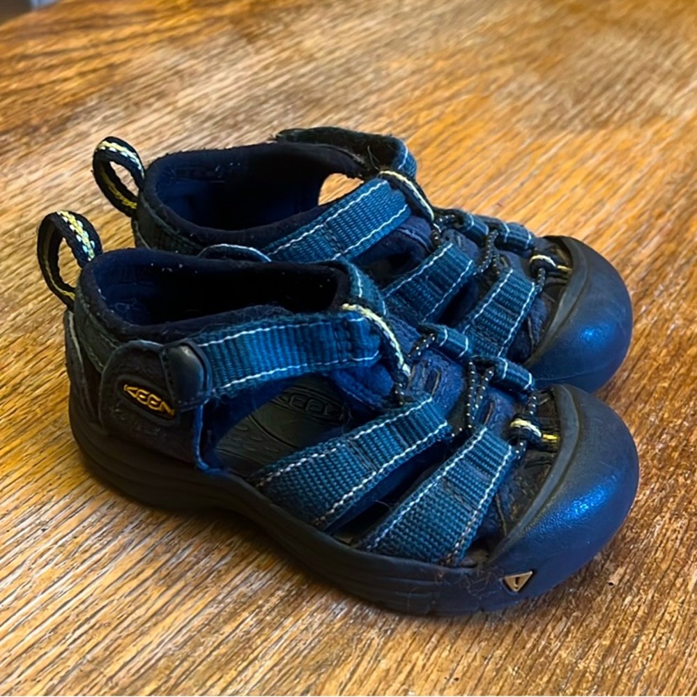 Like New Keen Sandals Toddler Size 6